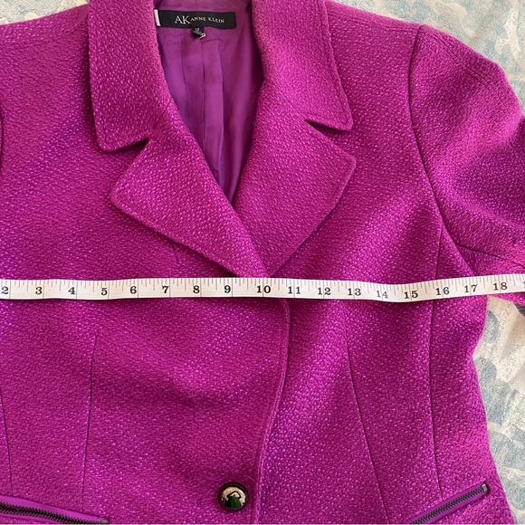Anne Klein Size 12 Tailored Fuchsia Jacket with Zipper Pockets and Front Button. - Picture 5 of 11
